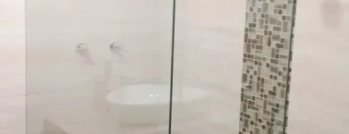 La imagen 6 de la Empresa INVERSIONES BRIGLASS C.A servicios de vidrios en Caracas M