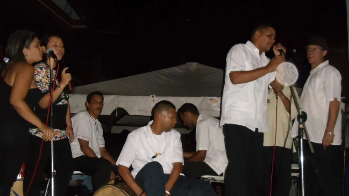 La imagen 1 de la Empresa PUEBLO Y FOLKLORE GRUPO MUSICAL LR